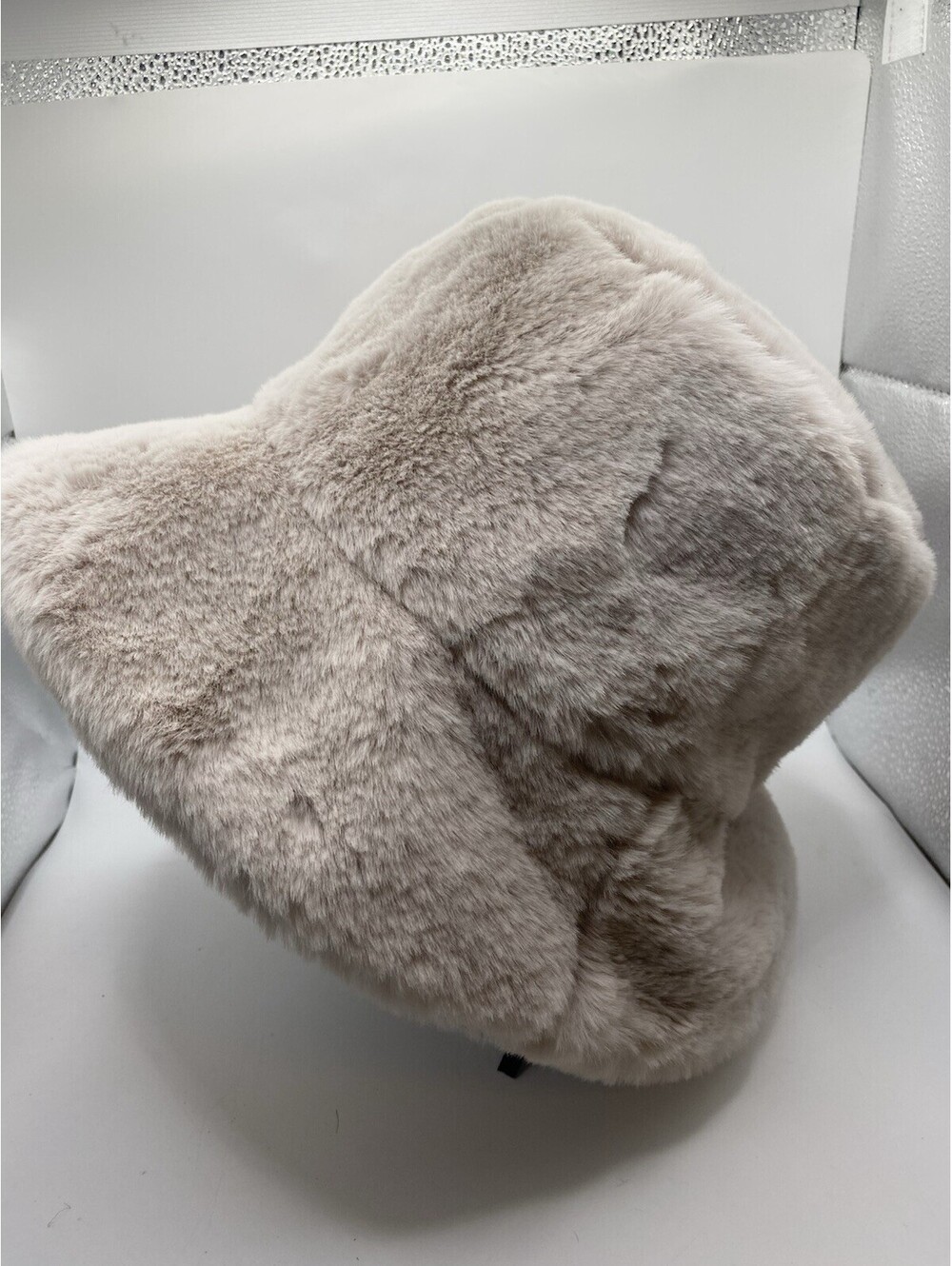 NWT Women’s Creamy Taupe Faux Fur Hat Soft Mob Wife Esthetic Unisex